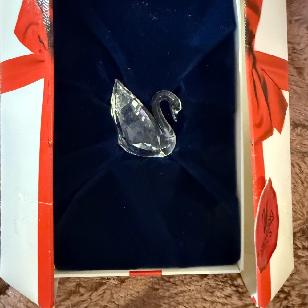 Swarovski Crystal Swan Figurine in Crystal